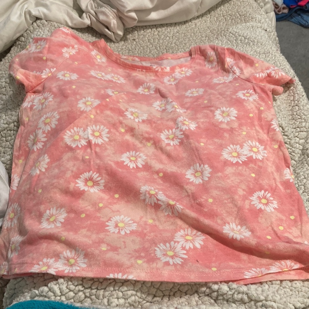 Brand So floral pink top 60% Cotten 40% polyester L 10-12 wash inside out.